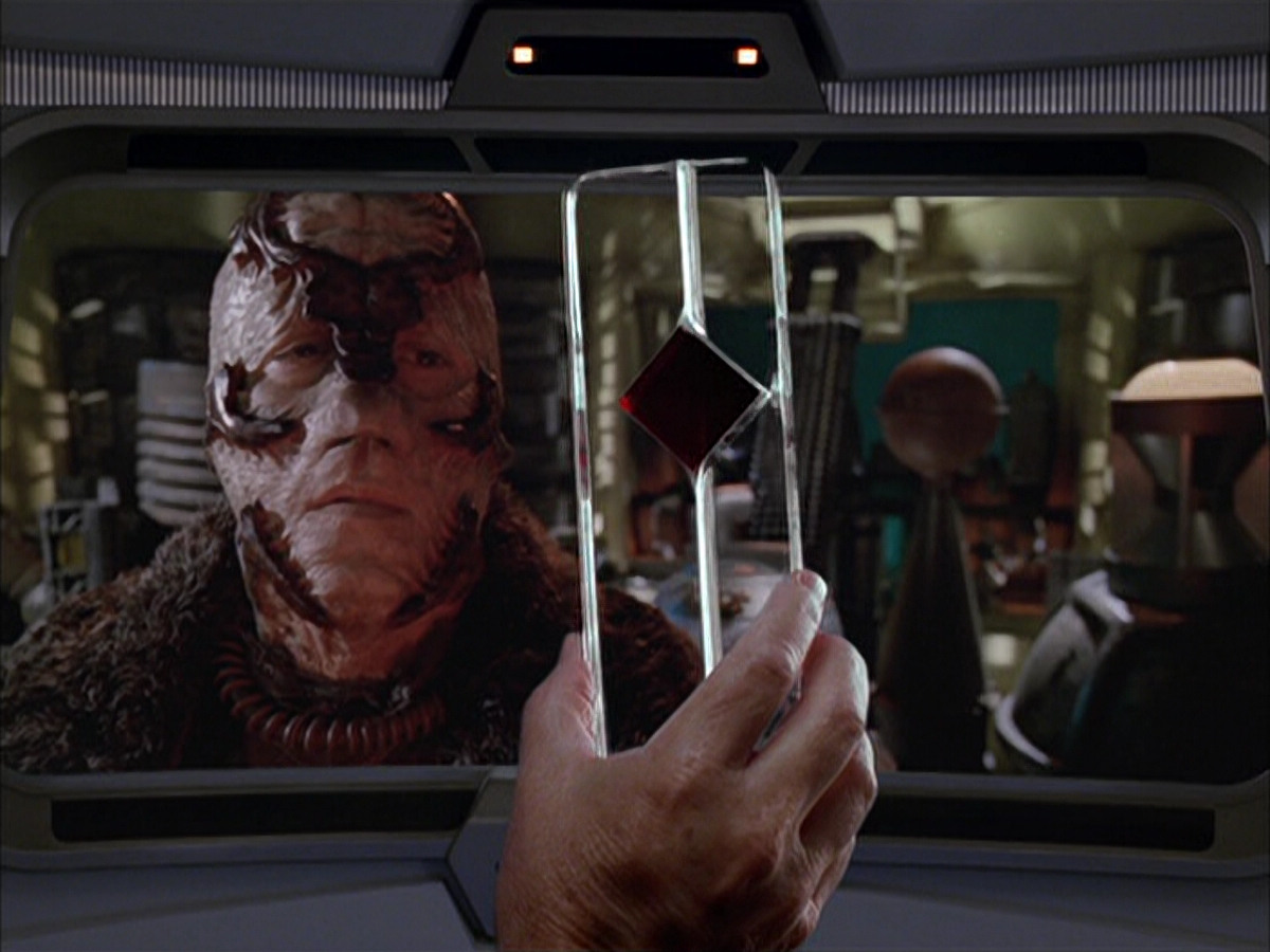 extant_StarTrek_VOY_6x05-Alice_02908.jpg