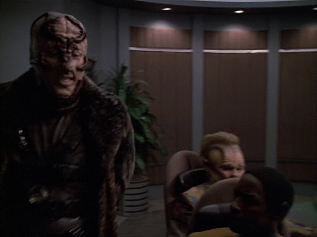 extant_StarTrek_VOY_6x05-Alice_02914.jpg