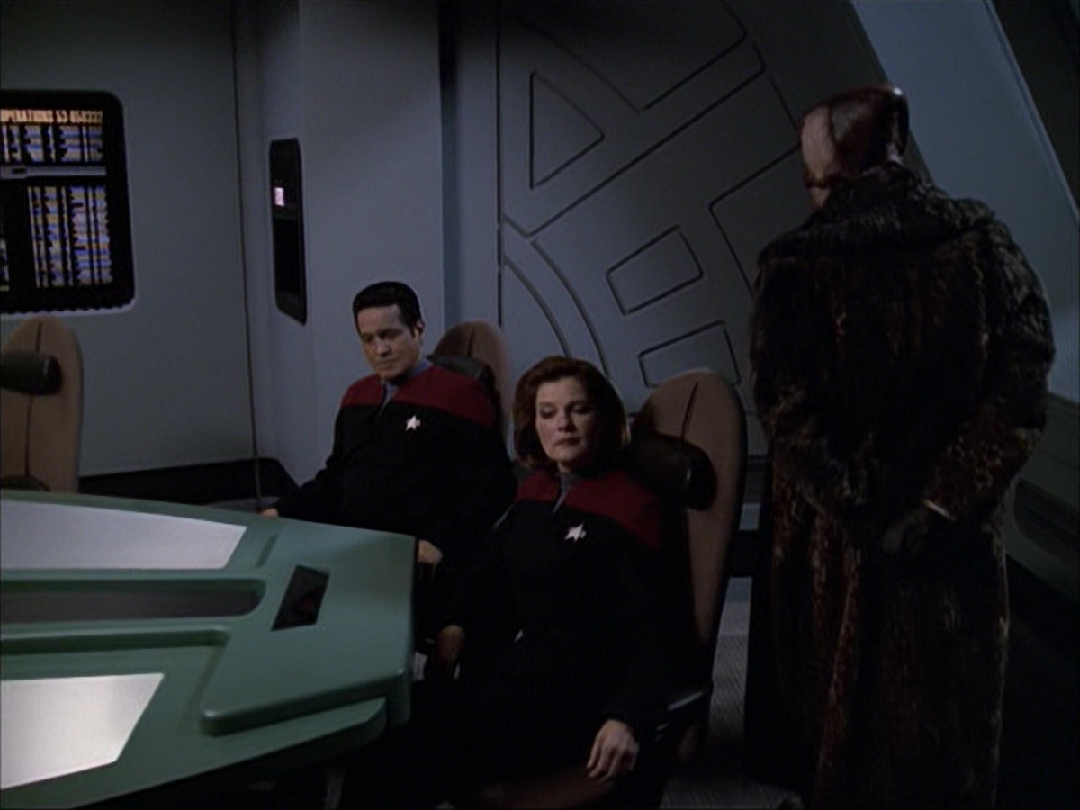 extant_StarTrek_VOY_6x05-Alice_02919.jpg