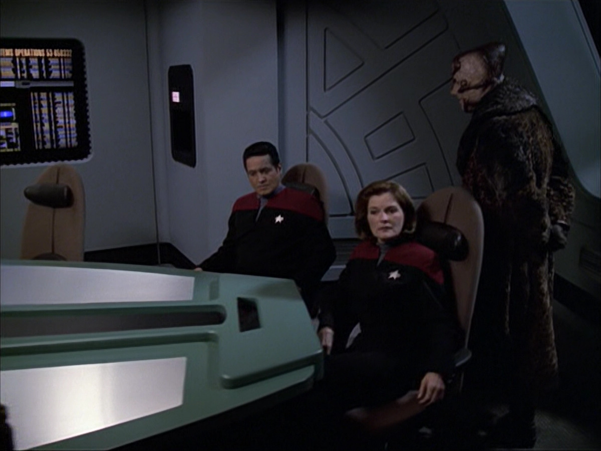 extant_StarTrek_VOY_6x05-Alice_02920.jpg
