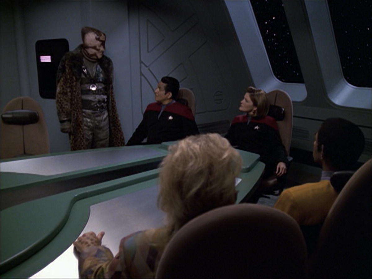 extant_StarTrek_VOY_6x05-Alice_02927.jpg
