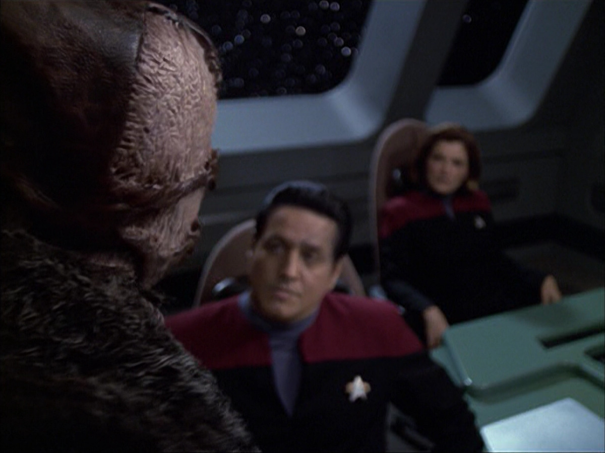 extant_StarTrek_VOY_6x05-Alice_02931.jpg