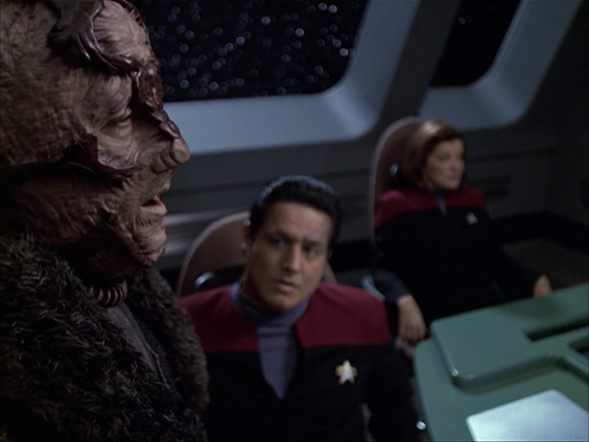 extant_StarTrek_VOY_6x05-Alice_02941.jpg
