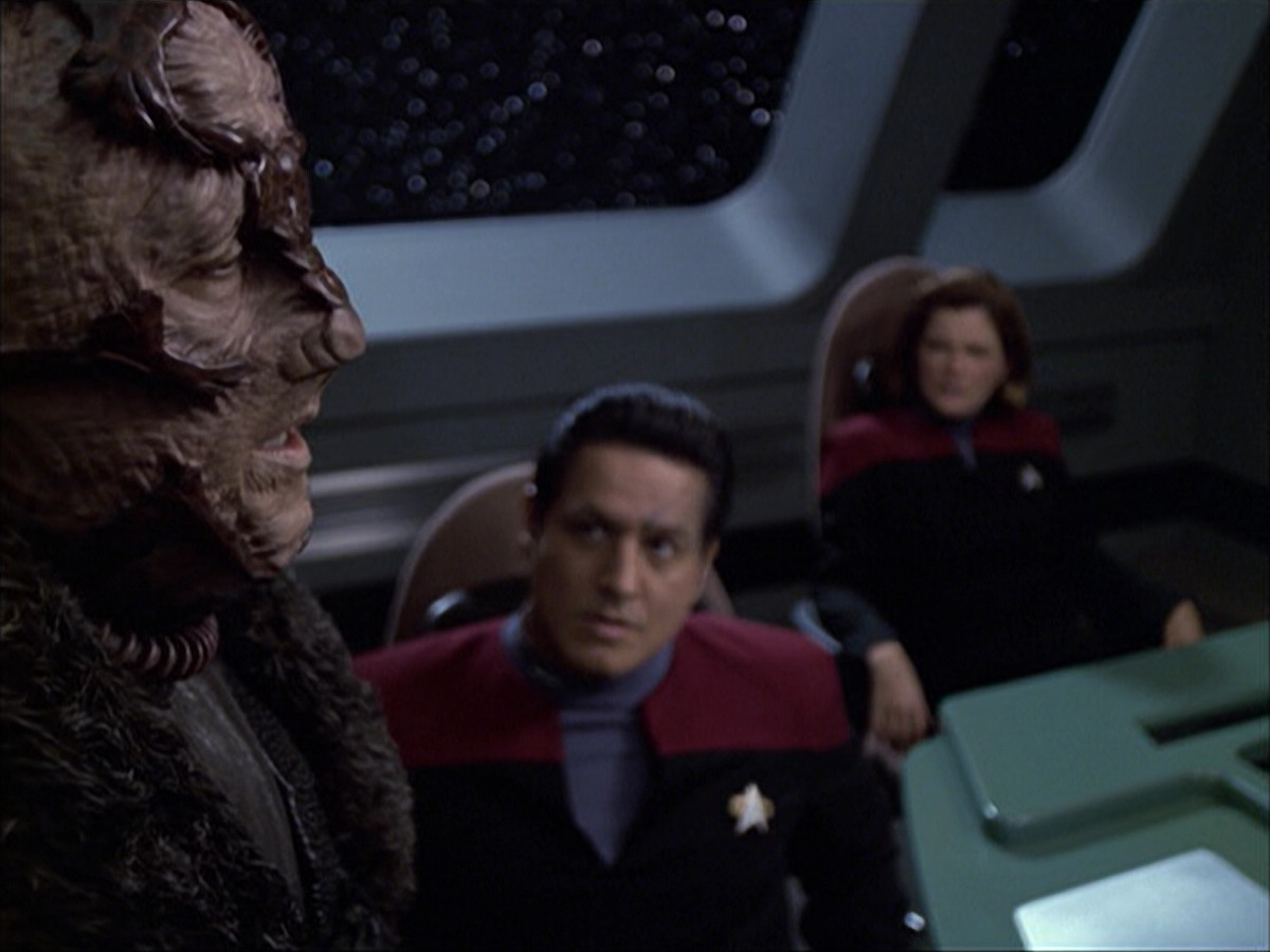 extant_StarTrek_VOY_6x05-Alice_02949.jpg