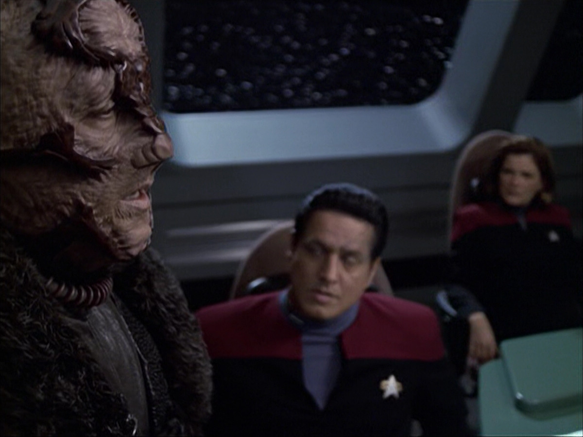 extant_StarTrek_VOY_6x05-Alice_02950.jpg