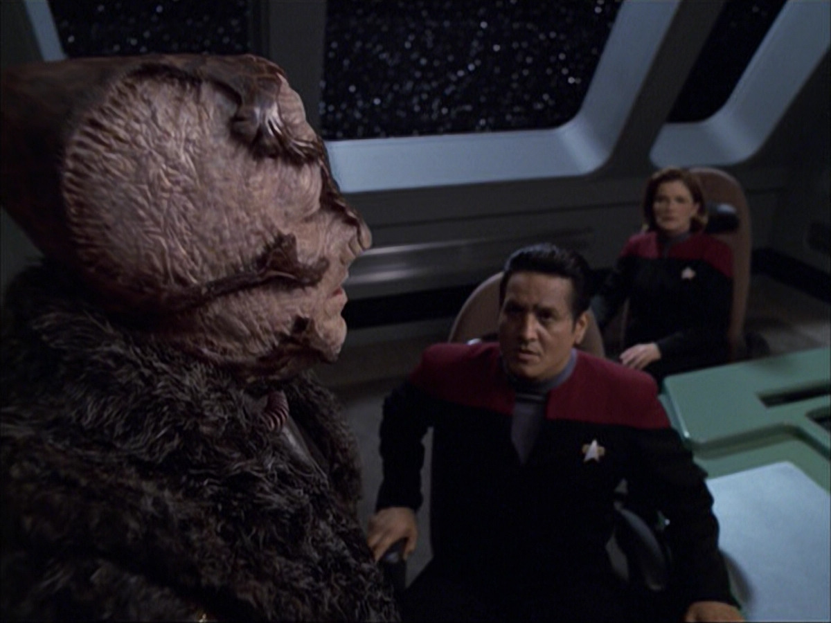 extant_StarTrek_VOY_6x05-Alice_02962.jpg
