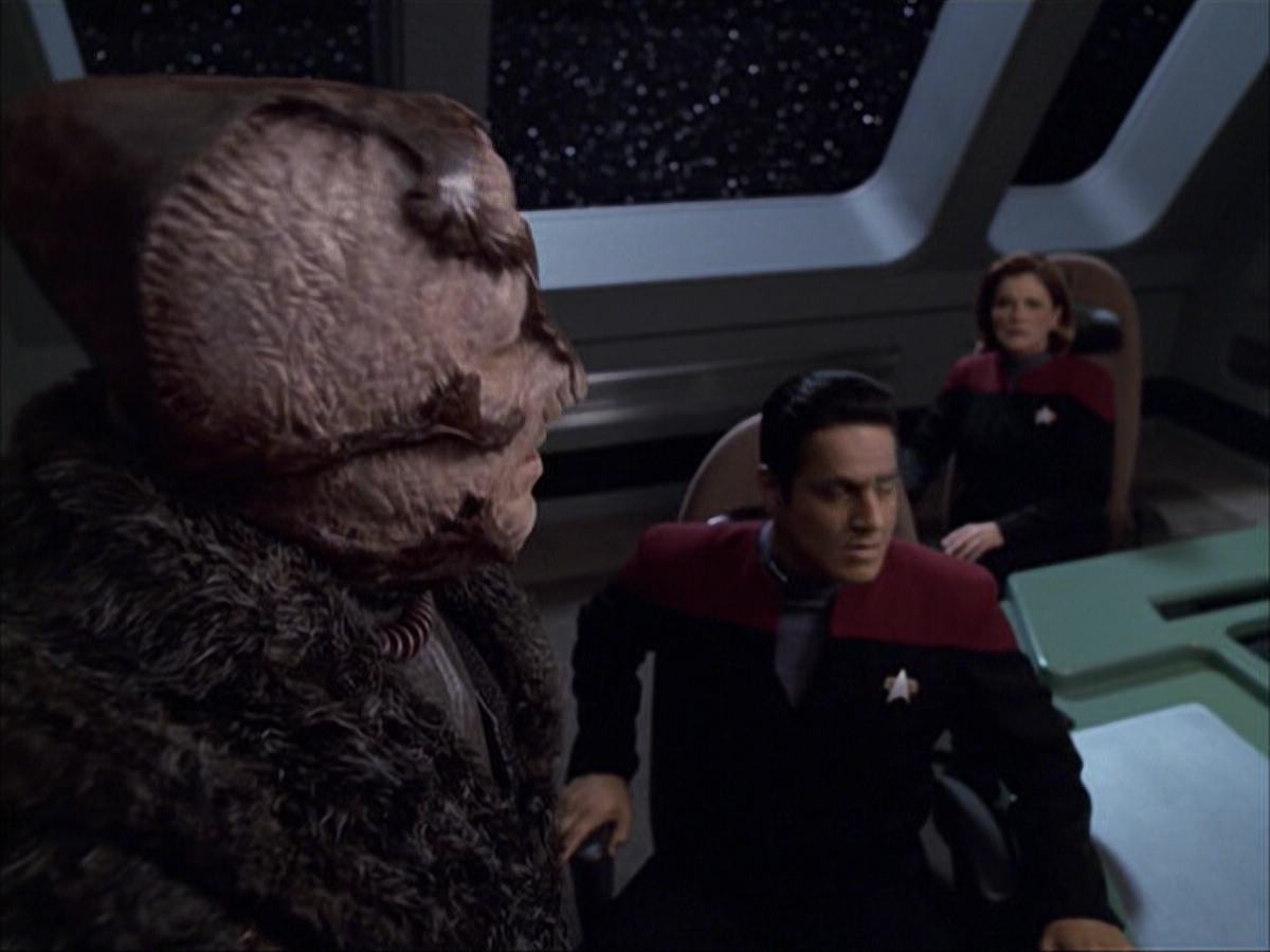extant_StarTrek_VOY_6x05-Alice_02963.jpg