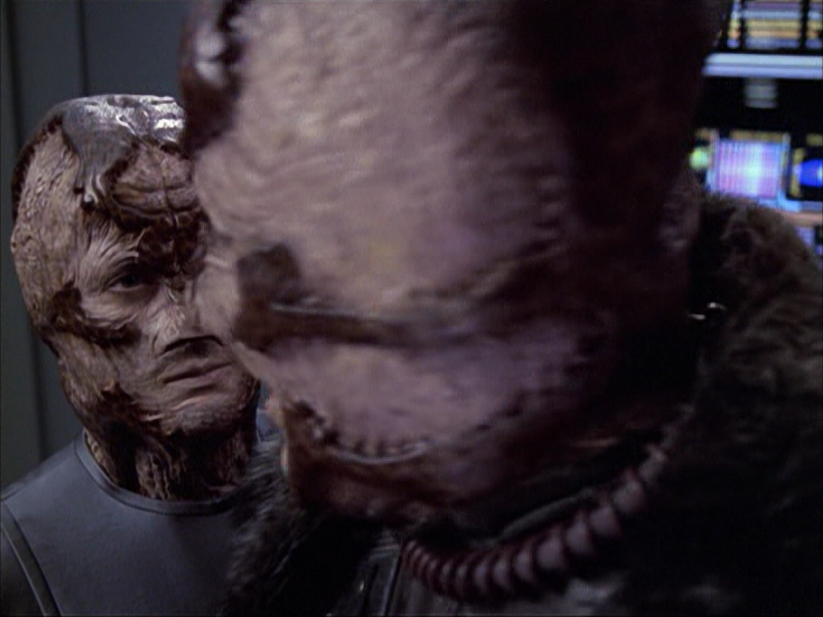 extant_StarTrek_VOY_6x05-Alice_02965.jpg