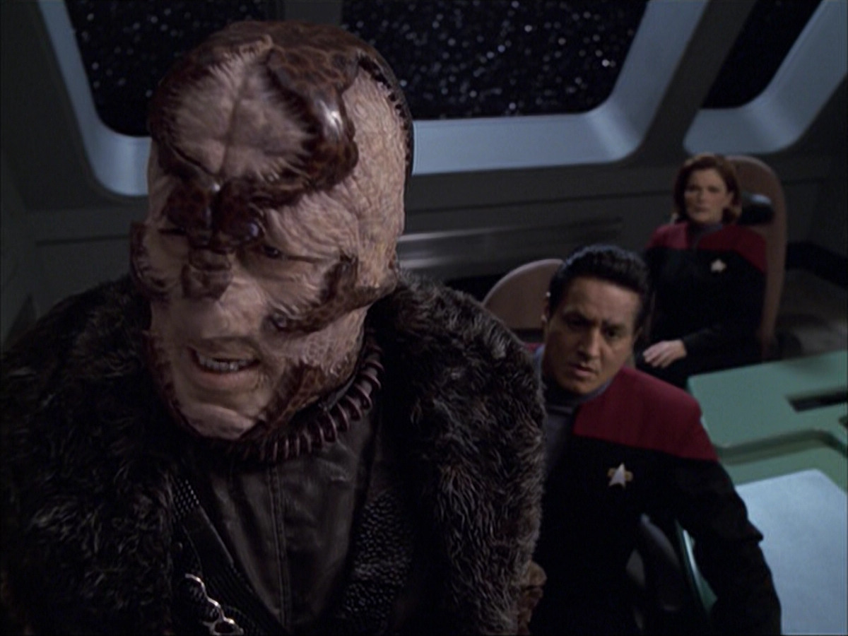 extant_StarTrek_VOY_6x05-Alice_02970.jpg