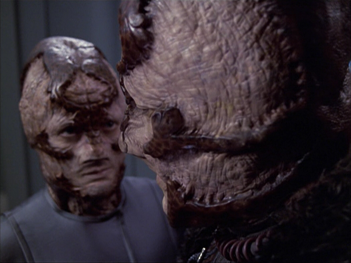 extant_StarTrek_VOY_6x05-Alice_02976.jpg