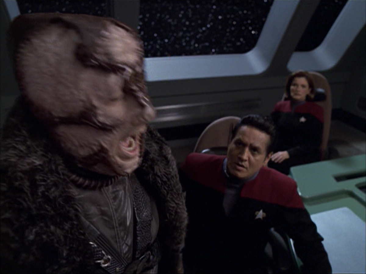 extant_StarTrek_VOY_6x05-Alice_02979.jpg