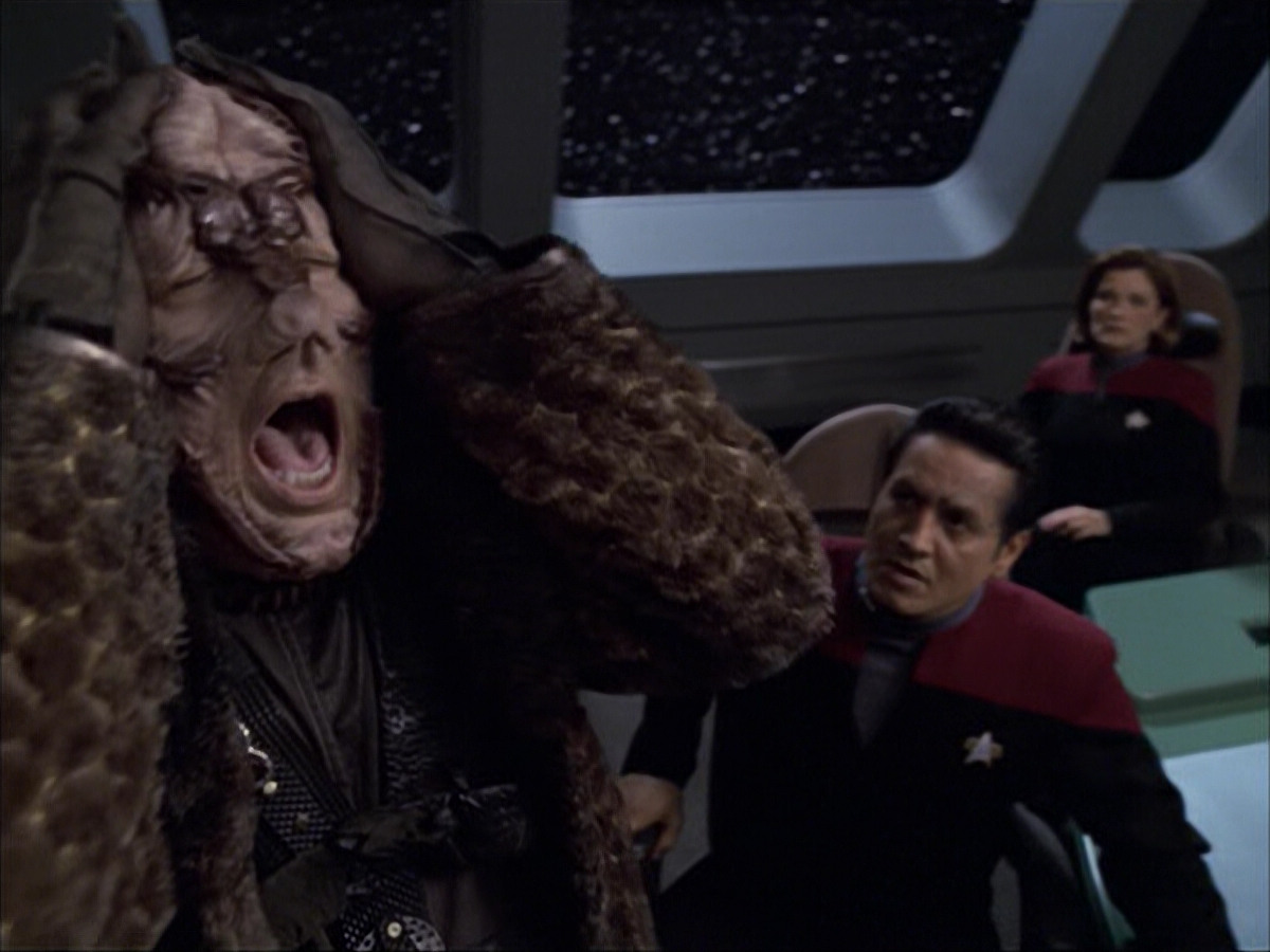 extant_StarTrek_VOY_6x05-Alice_02980.jpg