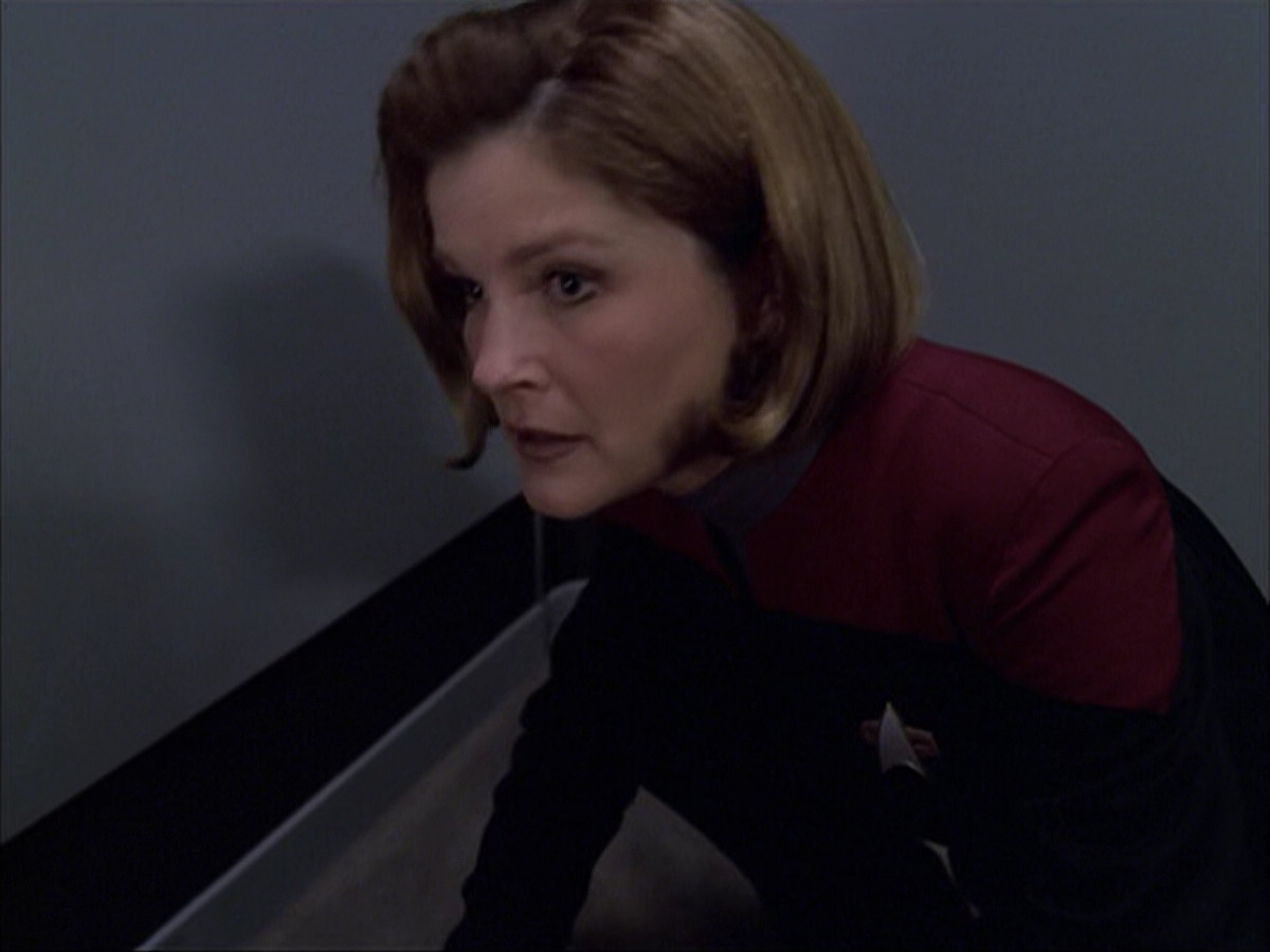 extant_StarTrek_VOY_6x05-Alice_02990.jpg