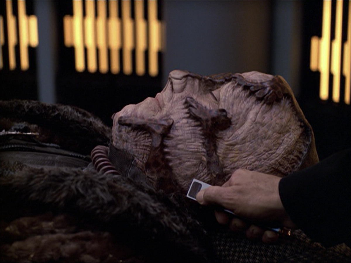 extant_StarTrek_VOY_6x05-Alice_03017.jpg