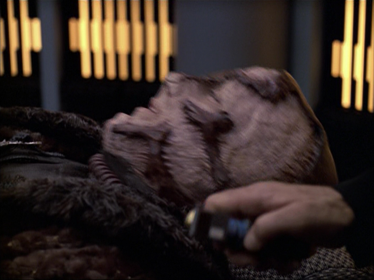 extant_StarTrek_VOY_6x05-Alice_03018.jpg