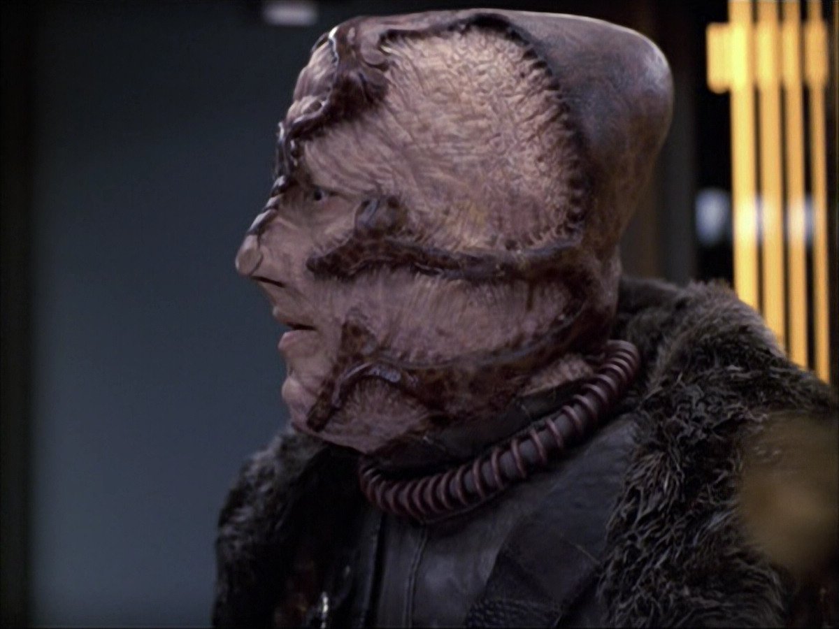 extant_StarTrek_VOY_6x05-Alice_03020.jpg