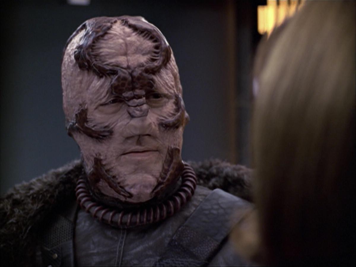 extant_StarTrek_VOY_6x05-Alice_03040.jpg
