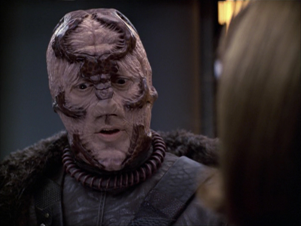 extant_StarTrek_VOY_6x05-Alice_03044.jpg