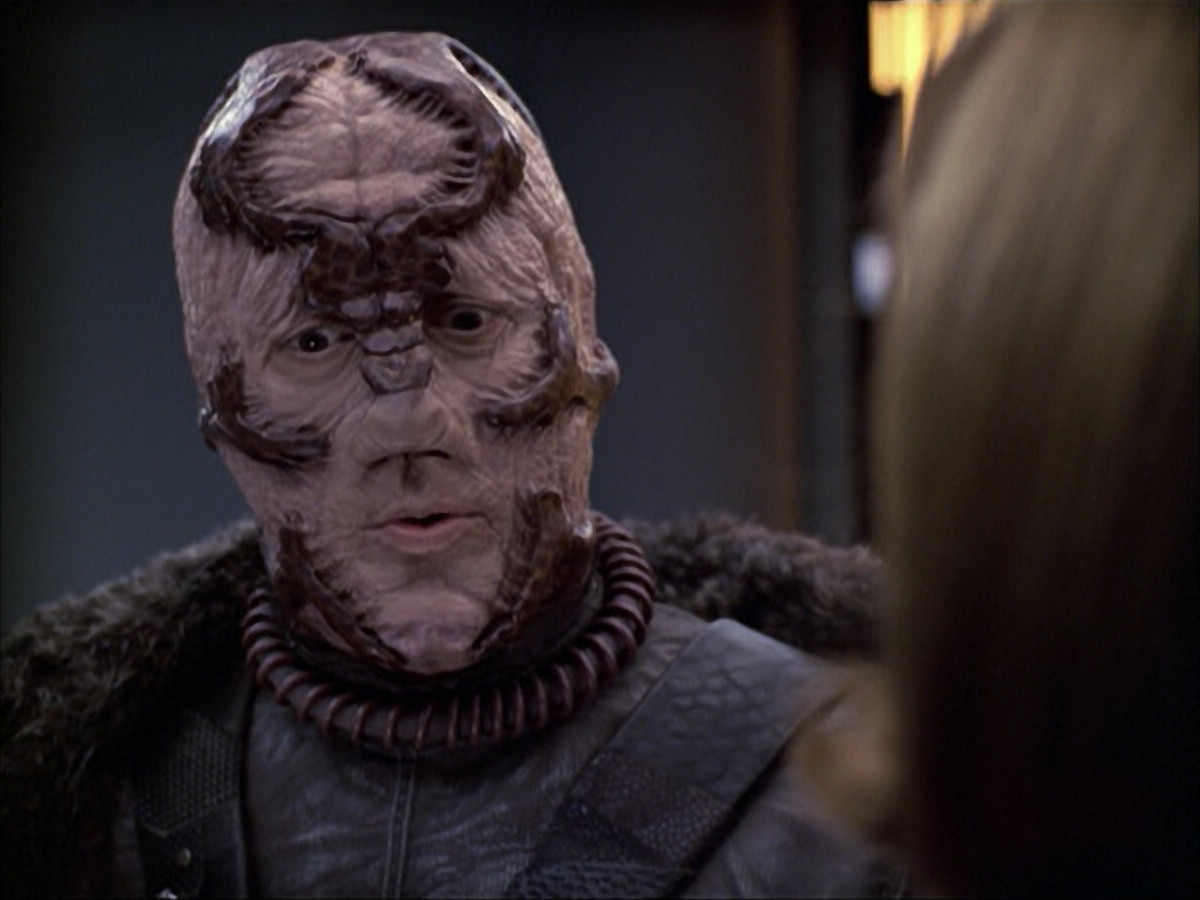 extant_StarTrek_VOY_6x05-Alice_03045.jpg