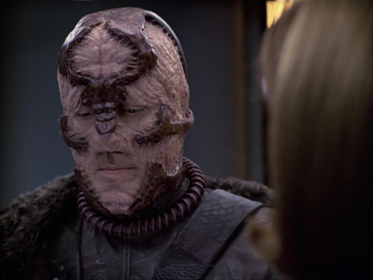 extant_StarTrek_VOY_6x05-Alice_03054.jpg