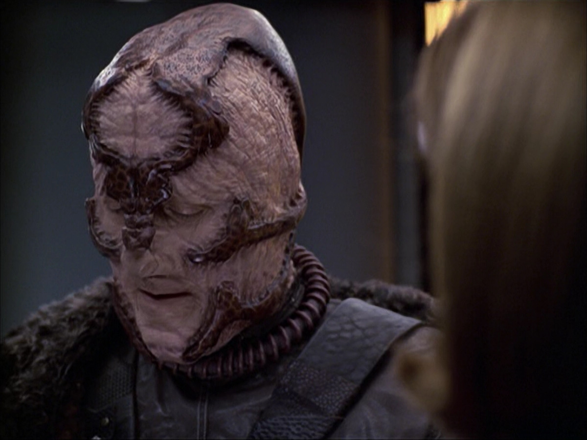 extant_StarTrek_VOY_6x05-Alice_03055.jpg