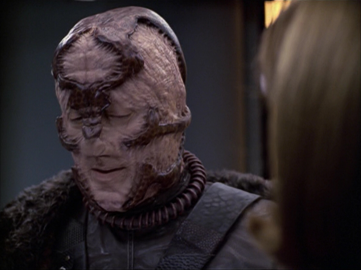 extant_StarTrek_VOY_6x05-Alice_03056.jpg