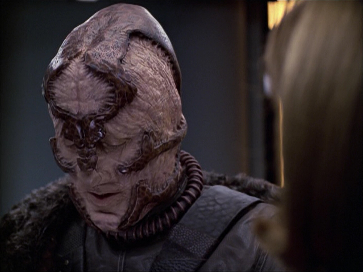 extant_StarTrek_VOY_6x05-Alice_03058.jpg