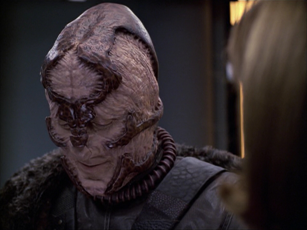 extant_StarTrek_VOY_6x05-Alice_03061.jpg