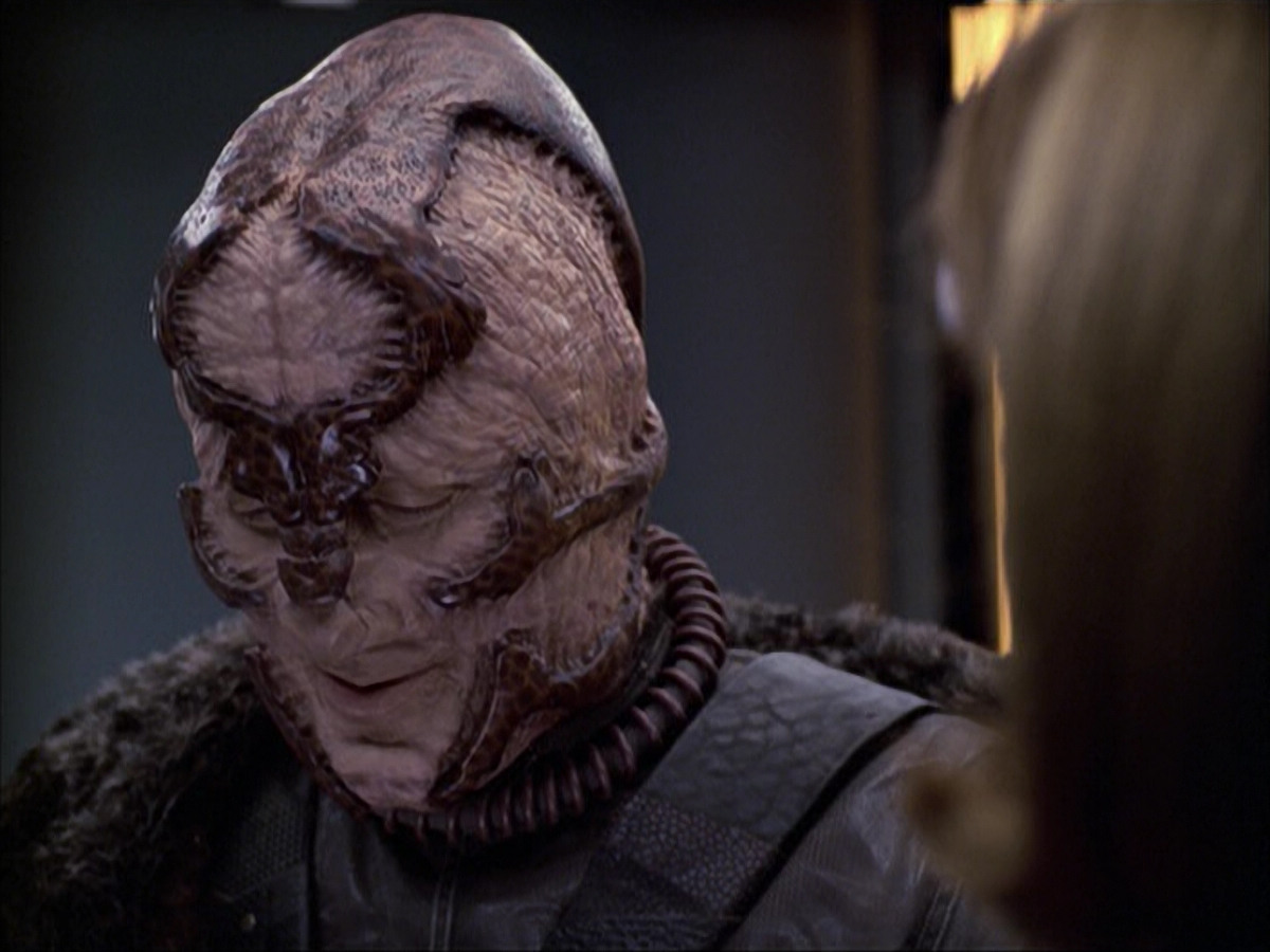 extant_StarTrek_VOY_6x05-Alice_03062.jpg