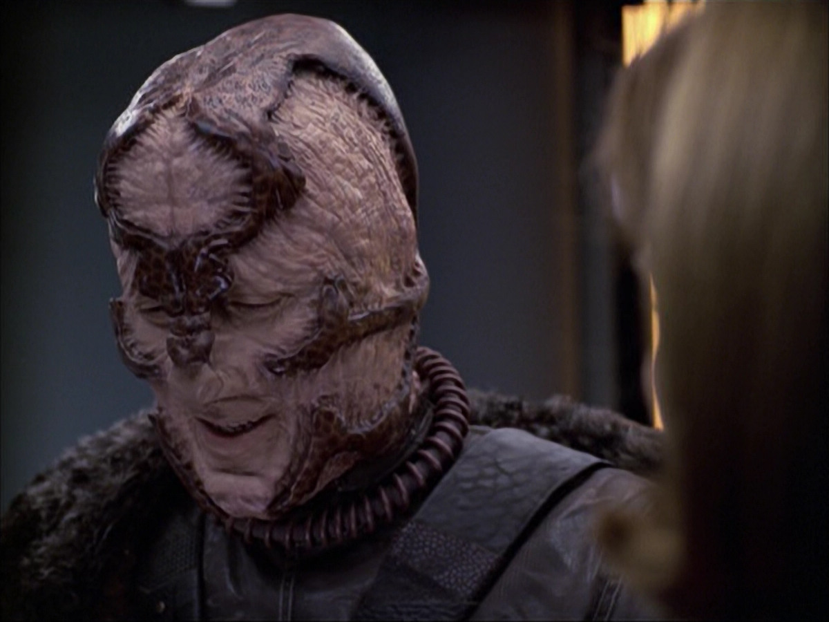 extant_StarTrek_VOY_6x05-Alice_03063.jpg