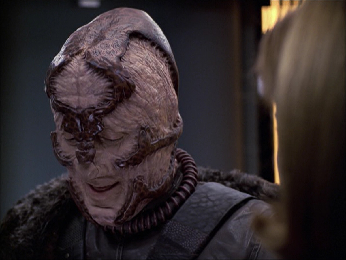 extant_StarTrek_VOY_6x05-Alice_03069.jpg