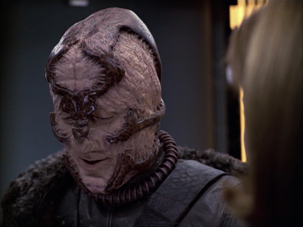 extant_StarTrek_VOY_6x05-Alice_03070.jpg