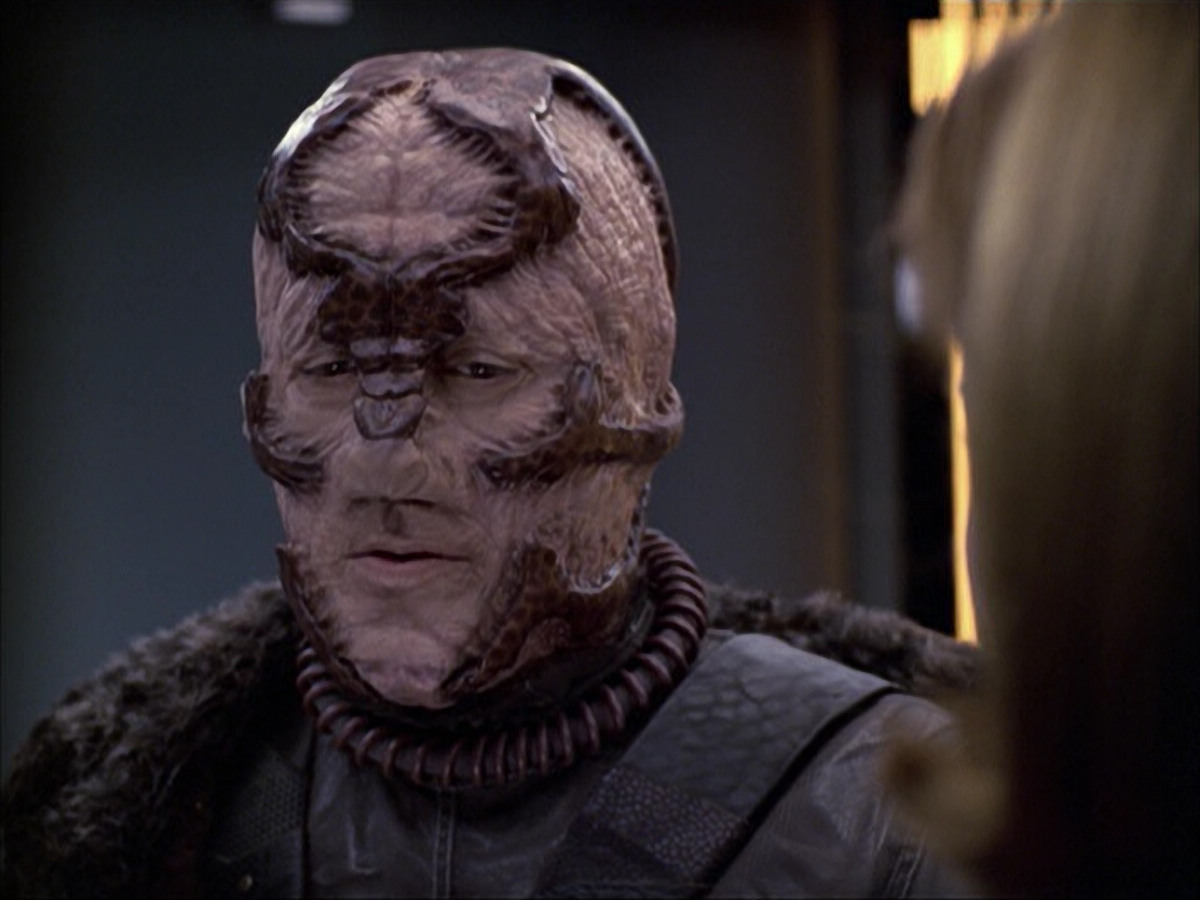 extant_StarTrek_VOY_6x05-Alice_03074.jpg
