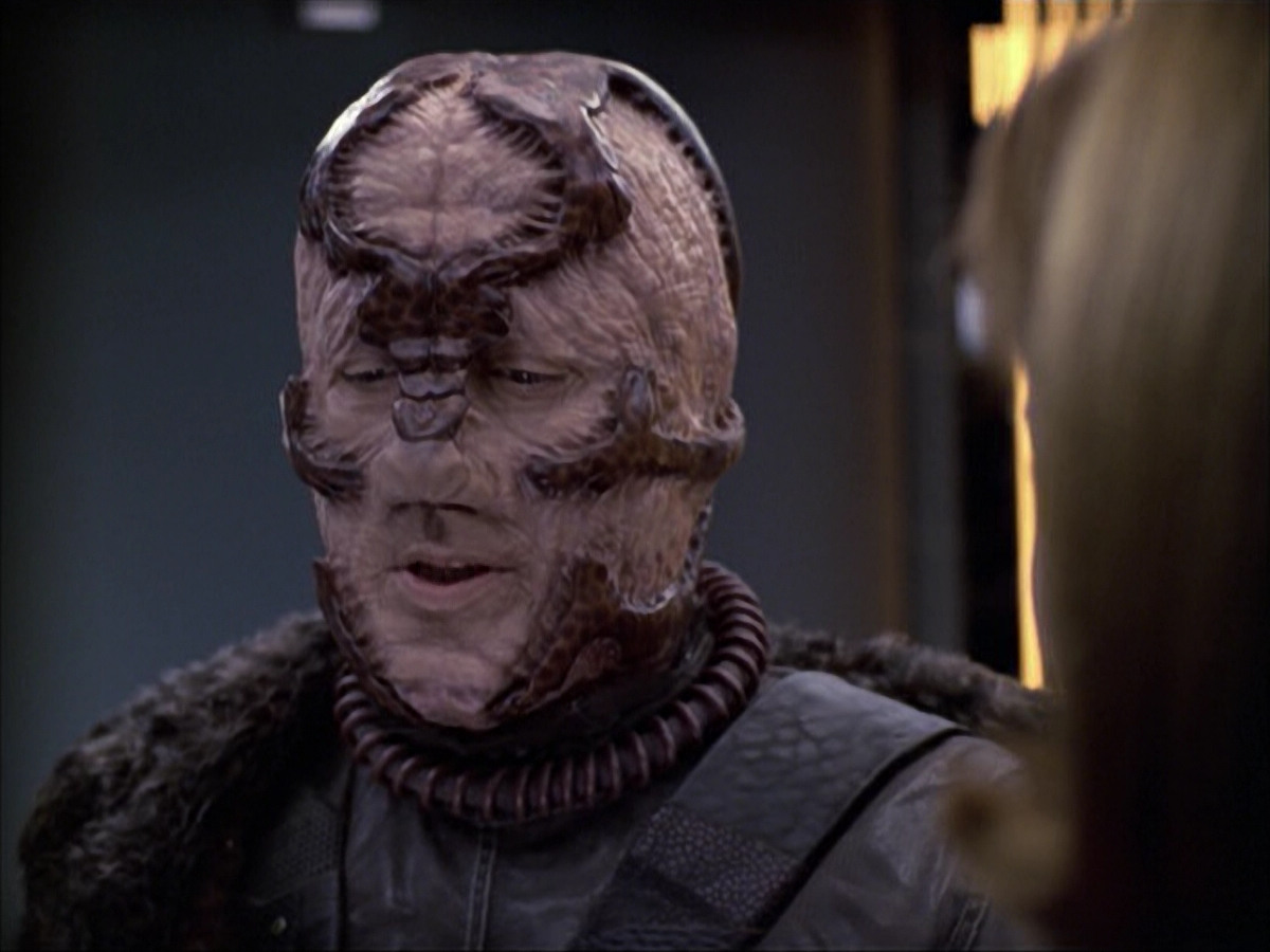 extant_StarTrek_VOY_6x05-Alice_03083.jpg