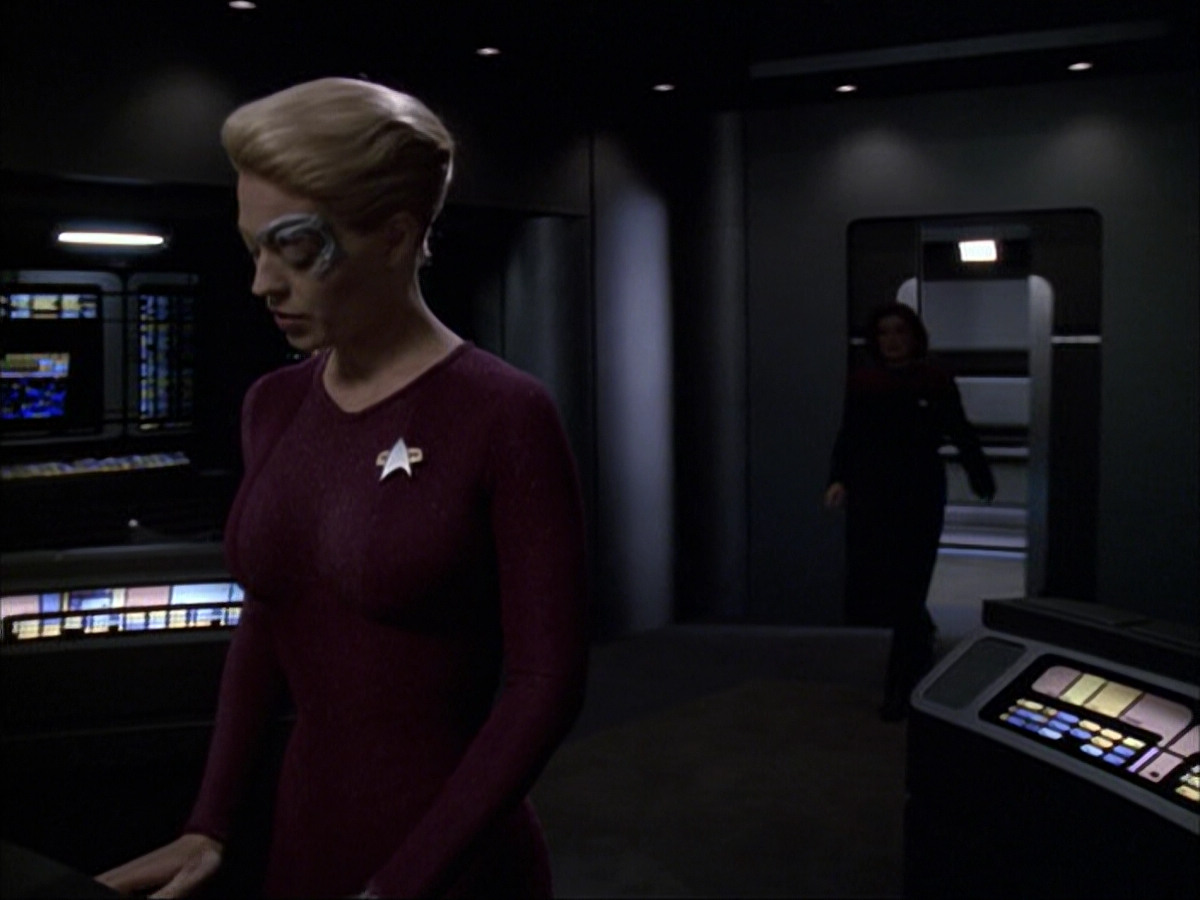 extant_StarTrek_VOY_6x05-Alice_03107.jpg