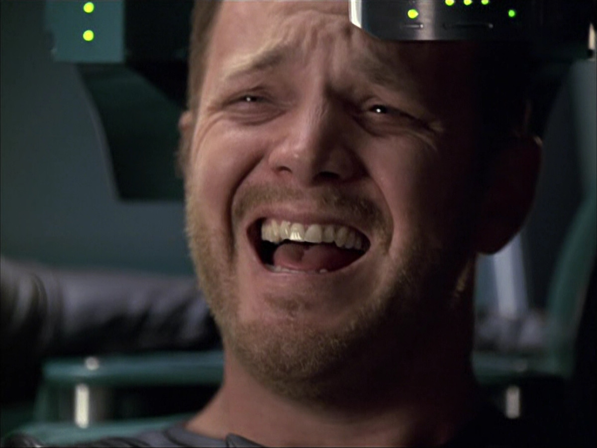 extant_StarTrek_VOY_6x05-Alice_03245.jpg