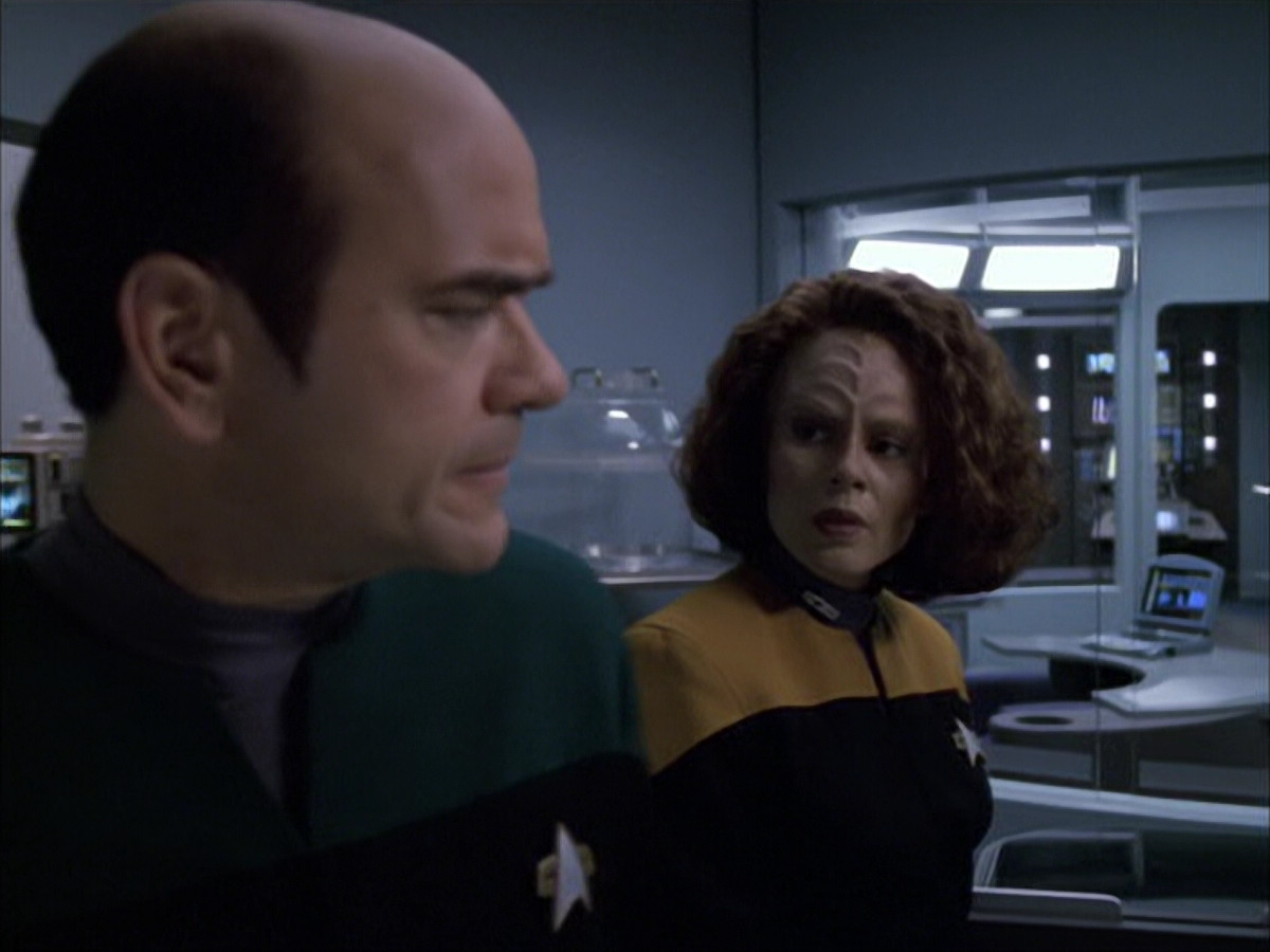 extant_StarTrek_VOY_6x05-Alice_03314.jpg