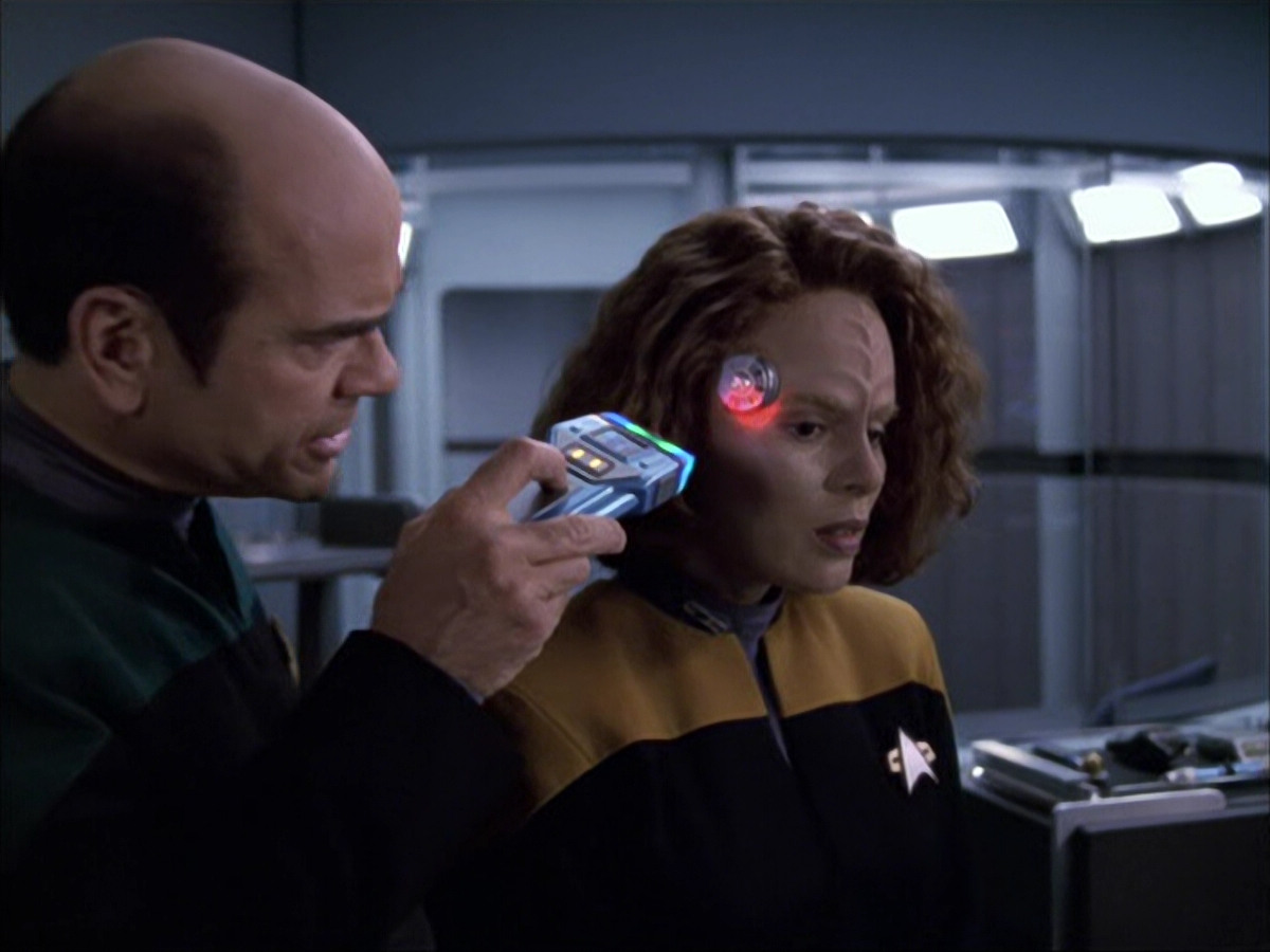 extant_StarTrek_VOY_6x05-Alice_03332.jpg