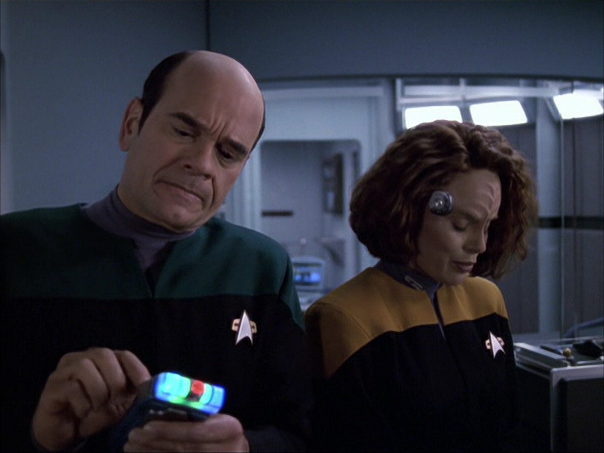 extant_StarTrek_VOY_6x05-Alice_03335.jpg