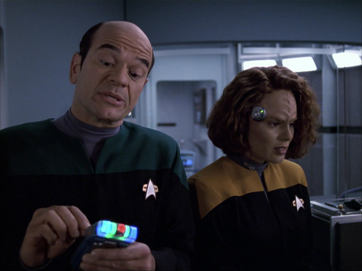 extant_StarTrek_VOY_6x05-Alice_03339.jpg