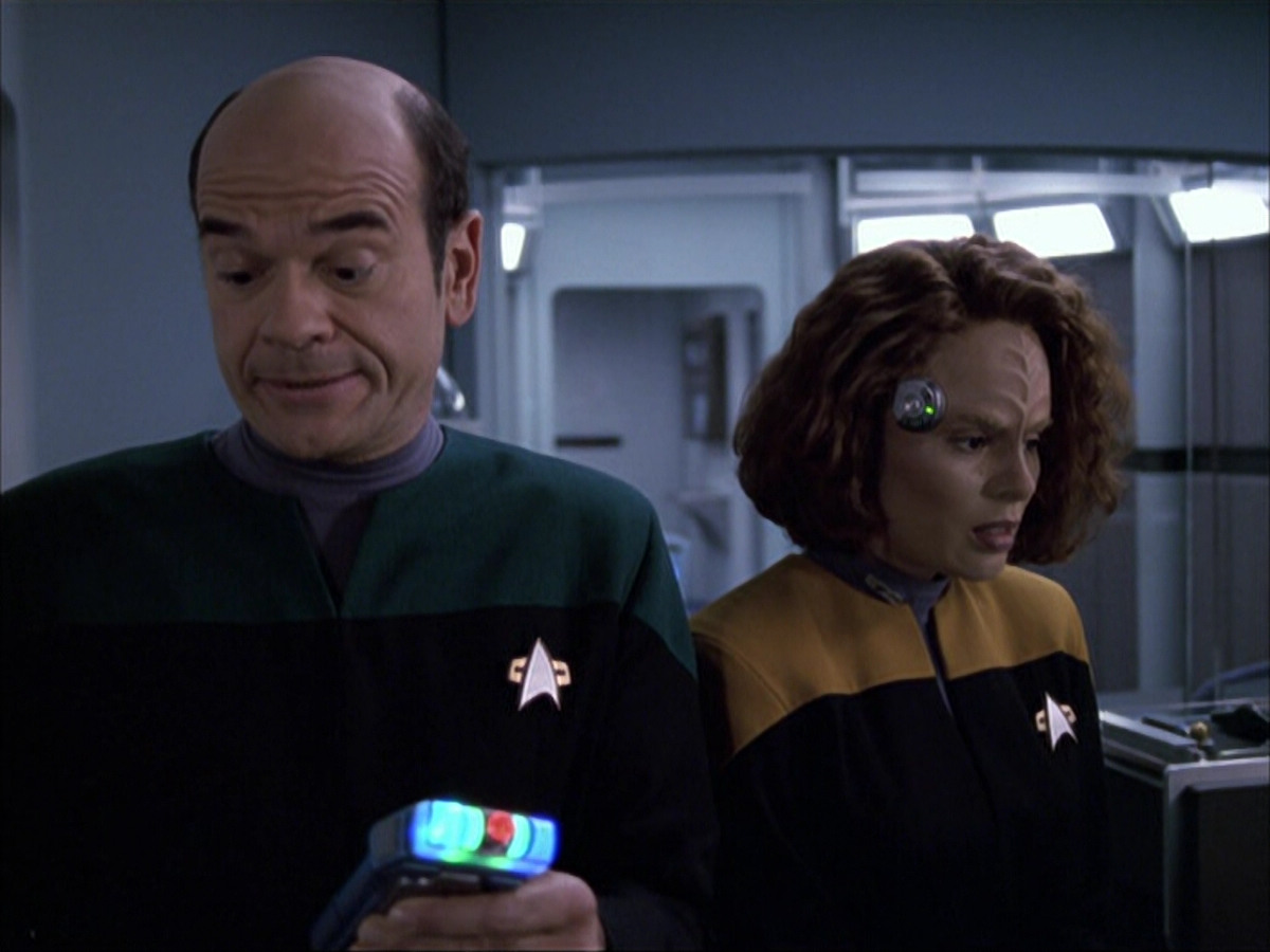 extant_StarTrek_VOY_6x05-Alice_03342.jpg