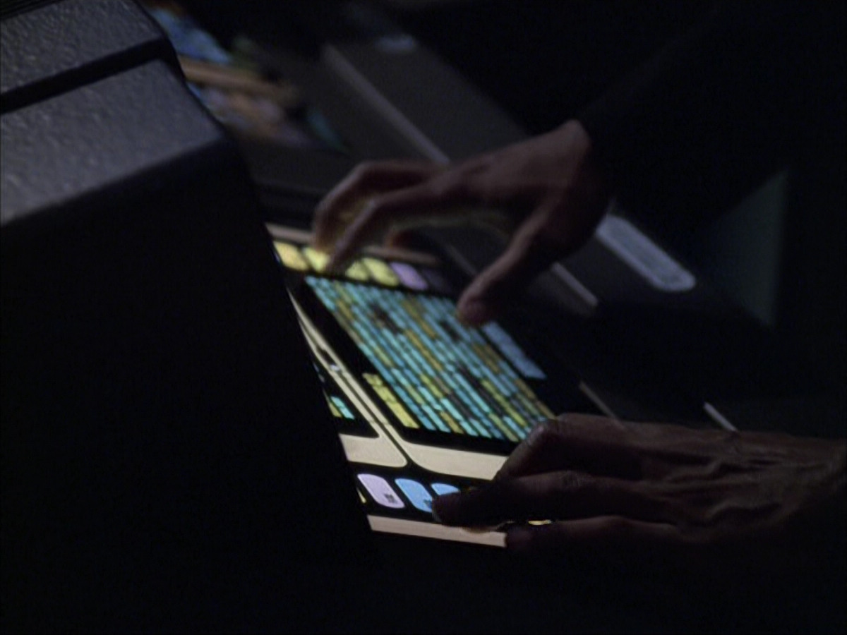 extant_StarTrek_VOY_6x05-Alice_03386.jpg