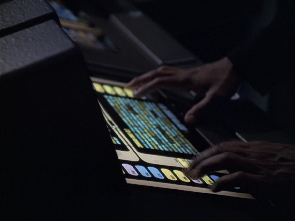 extant_StarTrek_VOY_6x05-Alice_03387.jpg