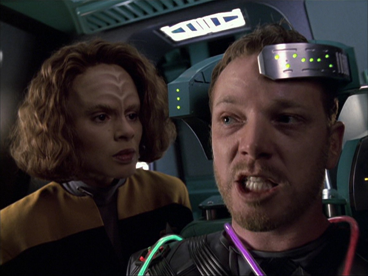 extant_StarTrek_VOY_6x05-Alice_03390.jpg