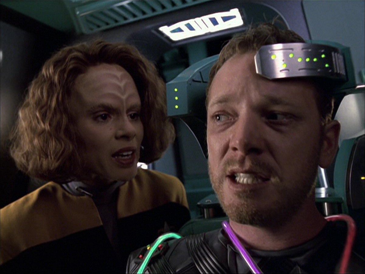 extant_StarTrek_VOY_6x05-Alice_03394.jpg