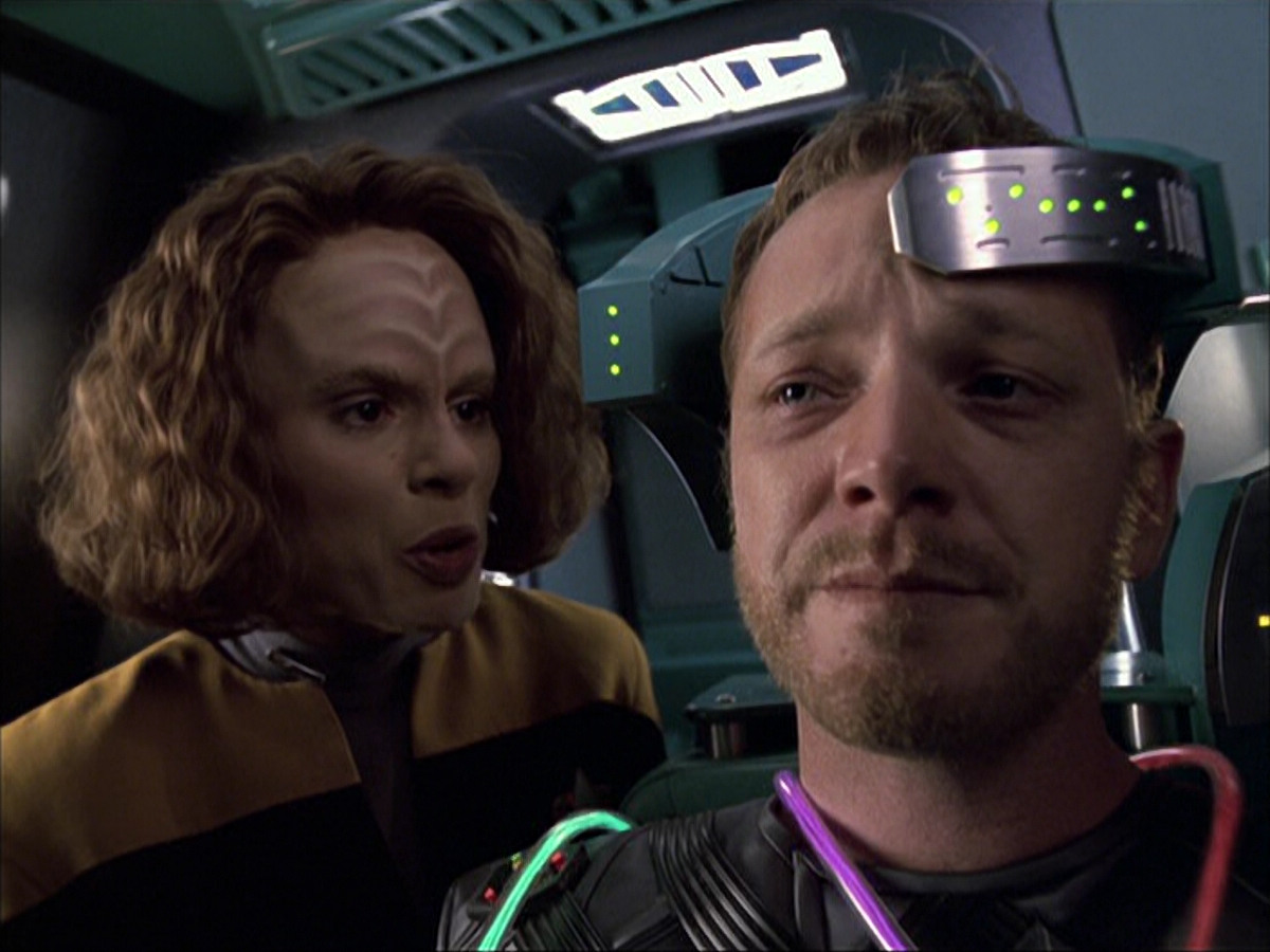 extant_StarTrek_VOY_6x05-Alice_03396.jpg