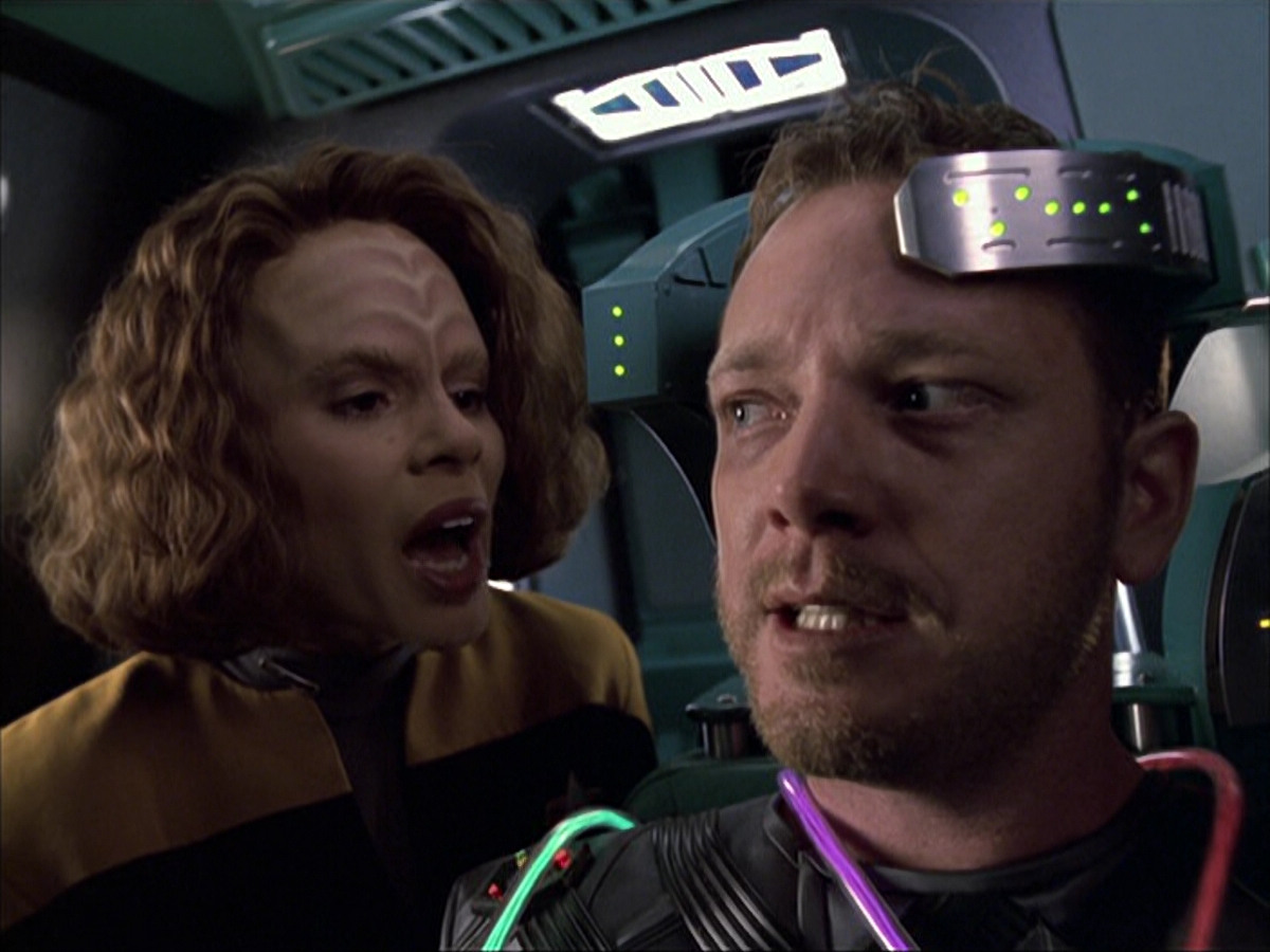 extant_StarTrek_VOY_6x05-Alice_03400.jpg