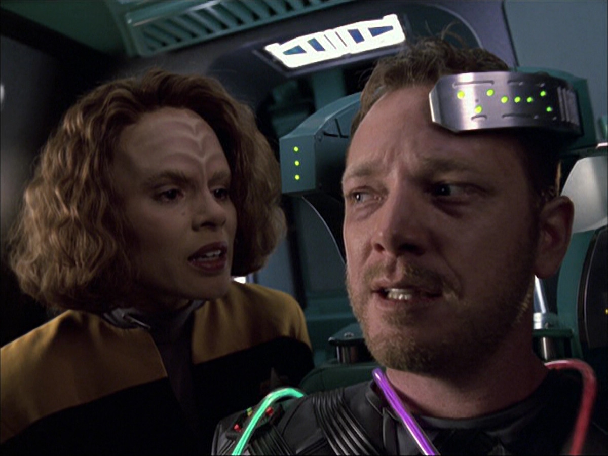 extant_StarTrek_VOY_6x05-Alice_03401.jpg