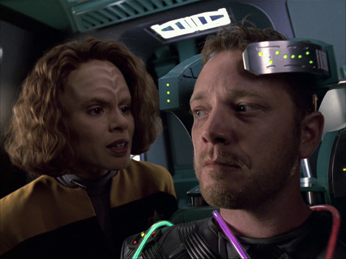 extant_StarTrek_VOY_6x05-Alice_03410.jpg