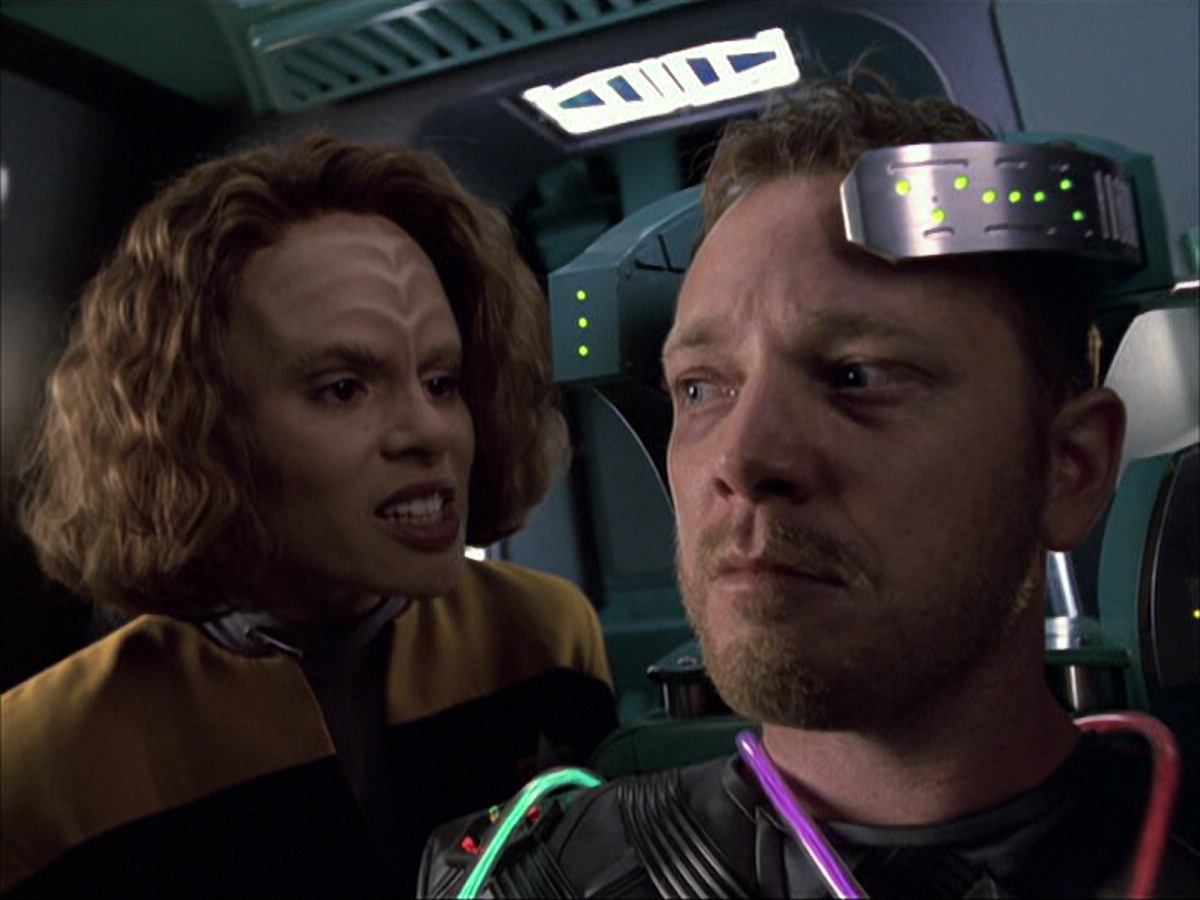 extant_StarTrek_VOY_6x05-Alice_03411.jpg